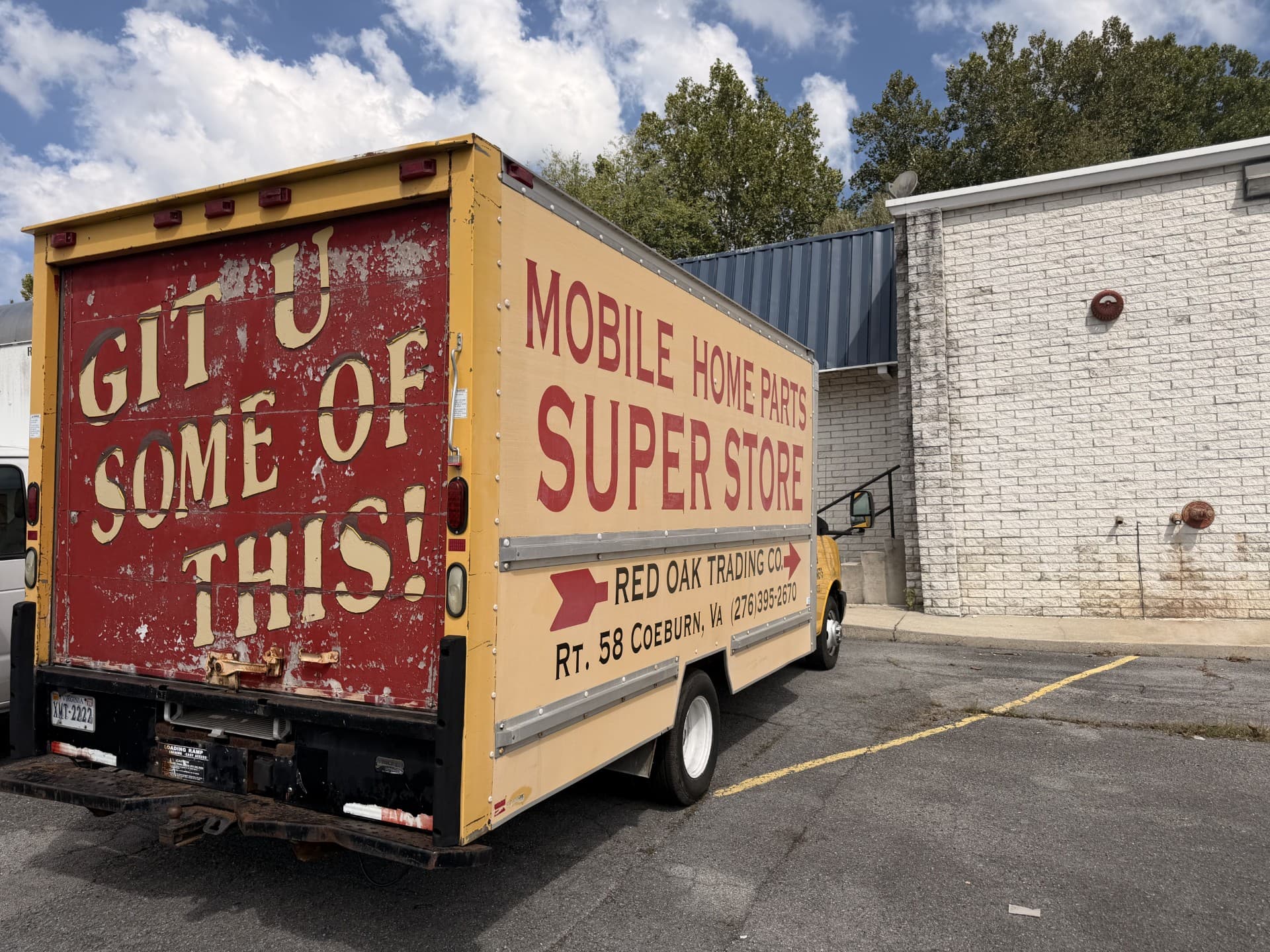 Red Oak Trading Co. delivery truck