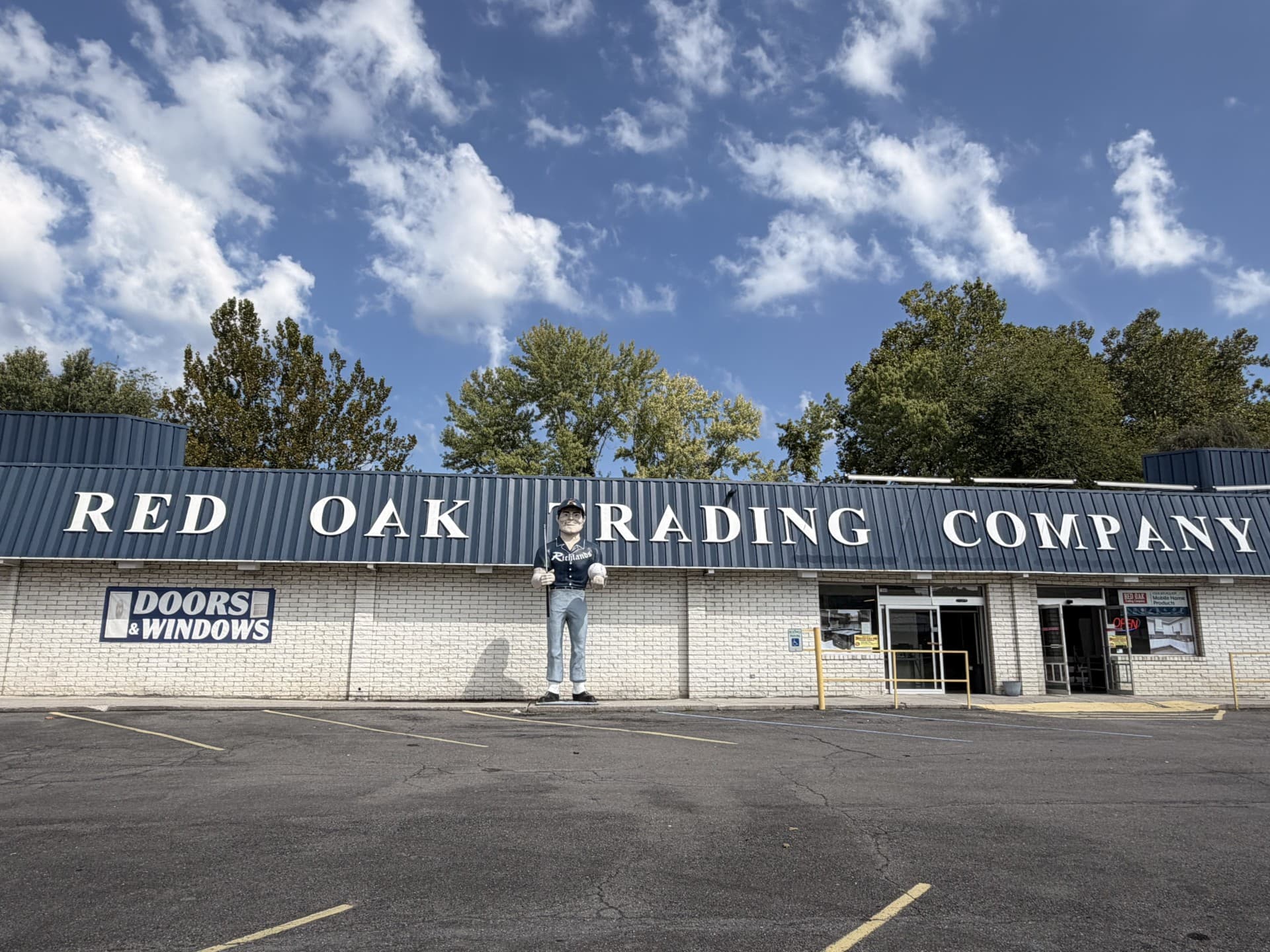 Red Oak Trading Co. storefront in Richlands, VA